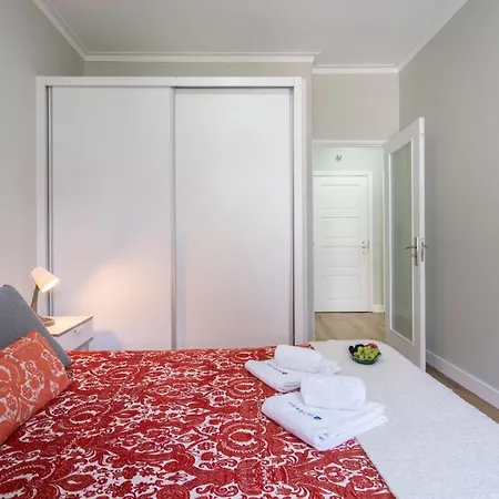 Host Wise - Modern Flats With Stunning Terrace Or Balcony - Location Apartment *