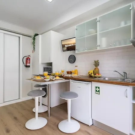 Host Wise - Modern Flats With Stunning Terrace Or Balcony - Location Porto